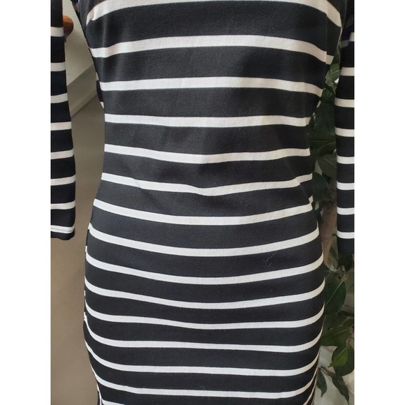 Women's Black White Striped Long Sleeve Back Out Knee Length Dress Size Small - Picture 3 of 9